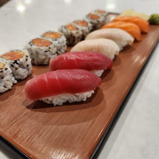 Nigiri Platter🐟  w/ Salad**